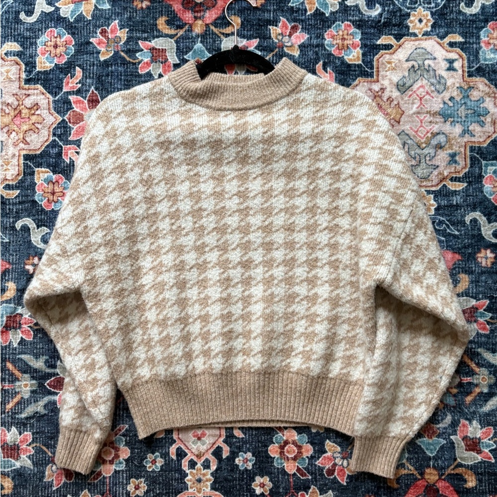 H&M Beige & Cream Houndstooth Turtleneck Sweater